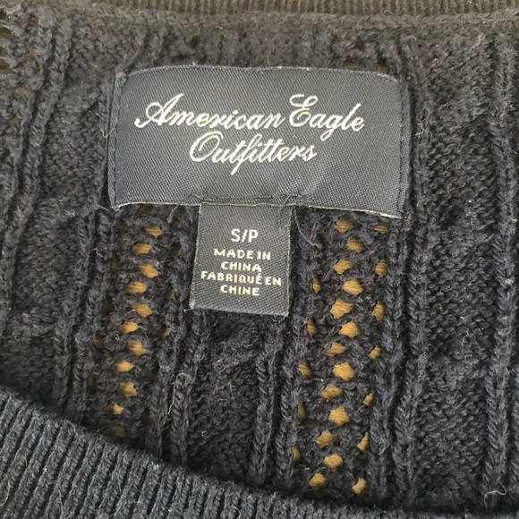FREE WITH ANY PURCHASE , American Eagle sweater - Picture 4 of 4